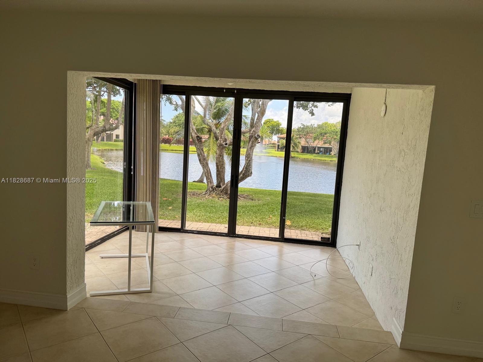 9293 Vista Del Lago # A