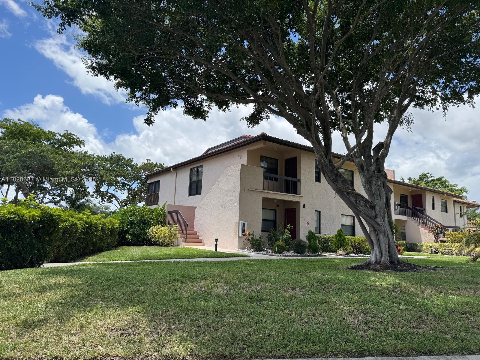 9293 Vista Del Lago # A