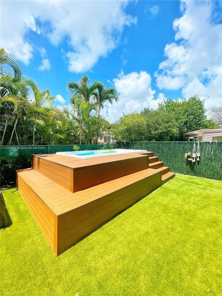 1320 N Biscayne Point Rd