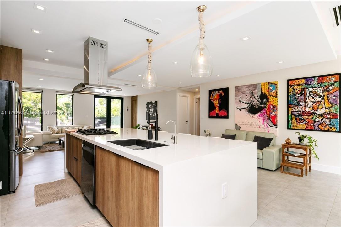 1320 N Biscayne Point Rd