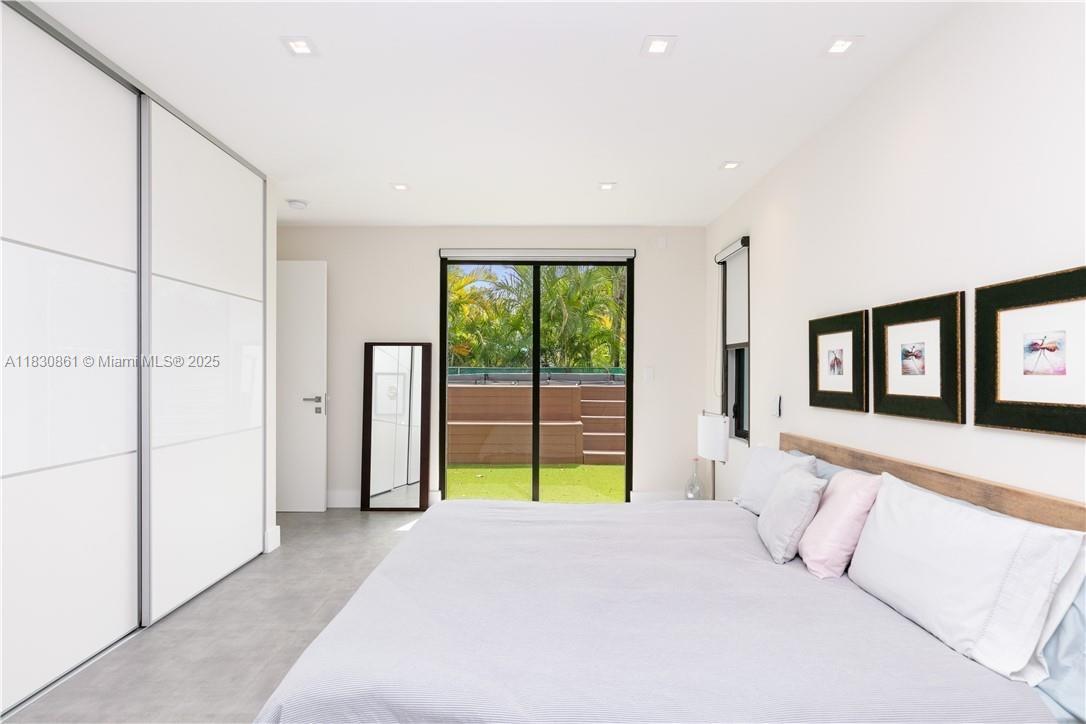 1320 N Biscayne Point Rd