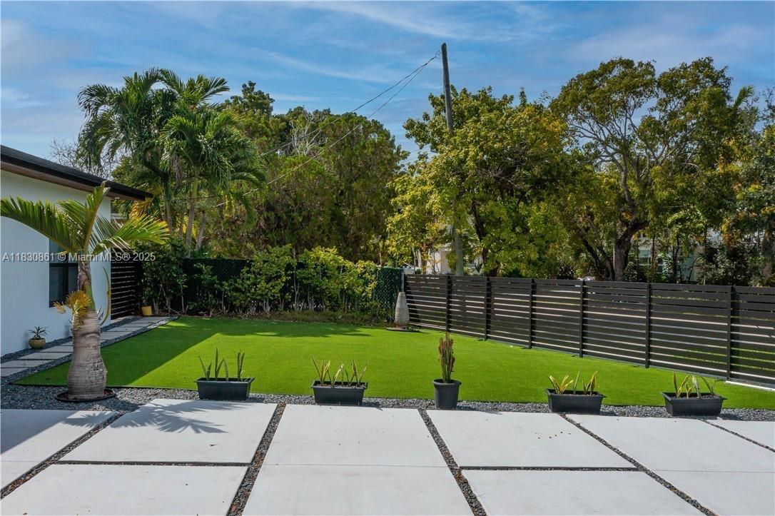 1320 N Biscayne Point Rd