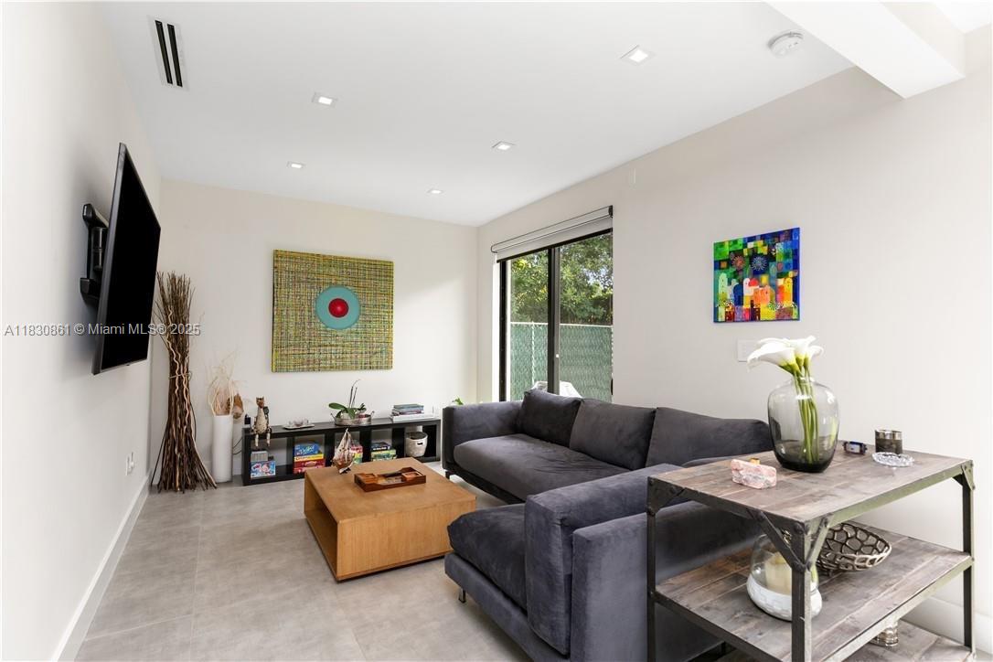 1320 N Biscayne Point Rd