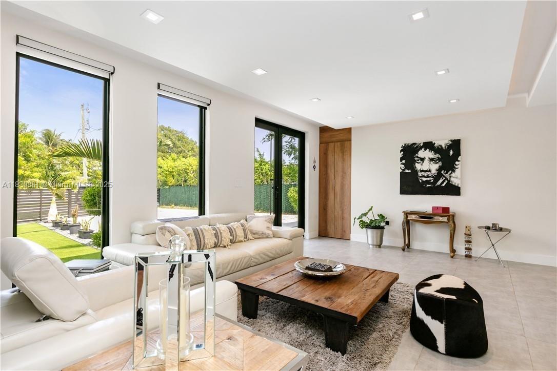 1320 N Biscayne Point Rd