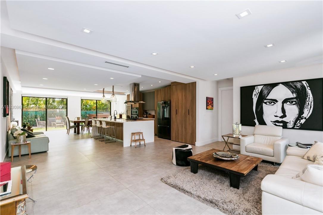 1320 N Biscayne Point Rd