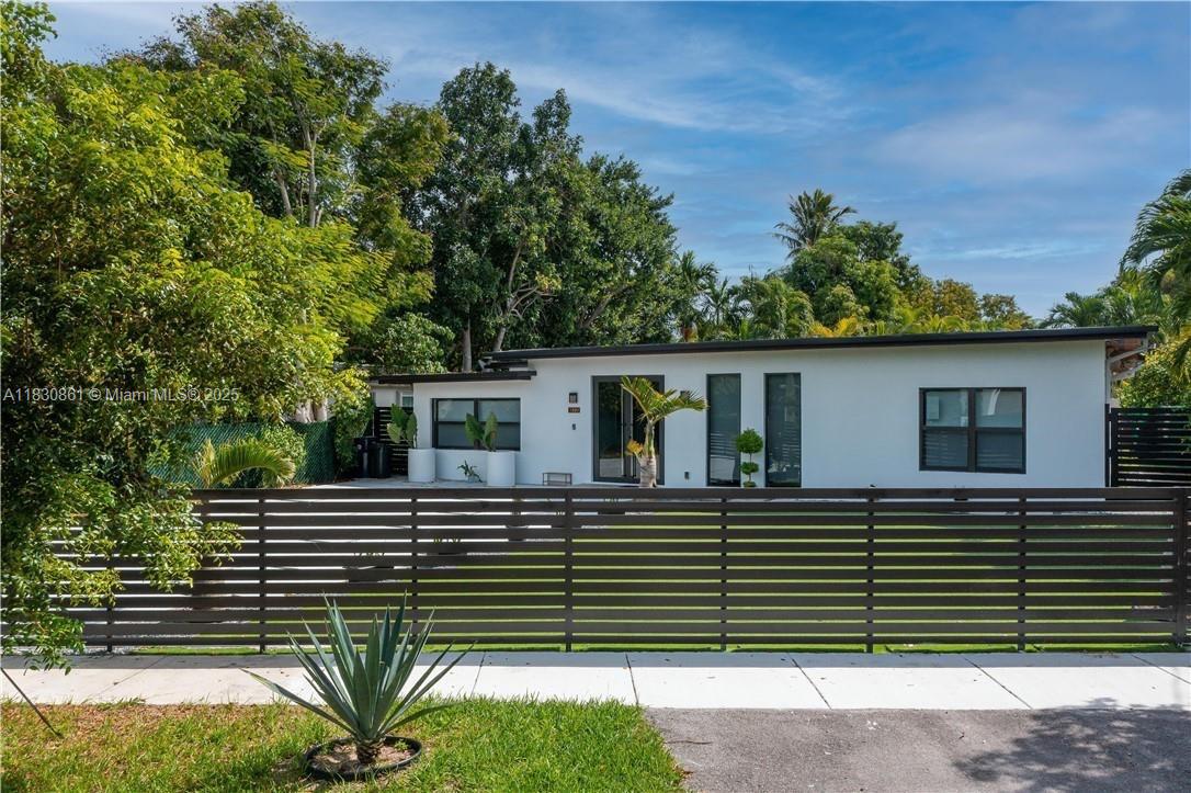 1320 N Biscayne Point Rd