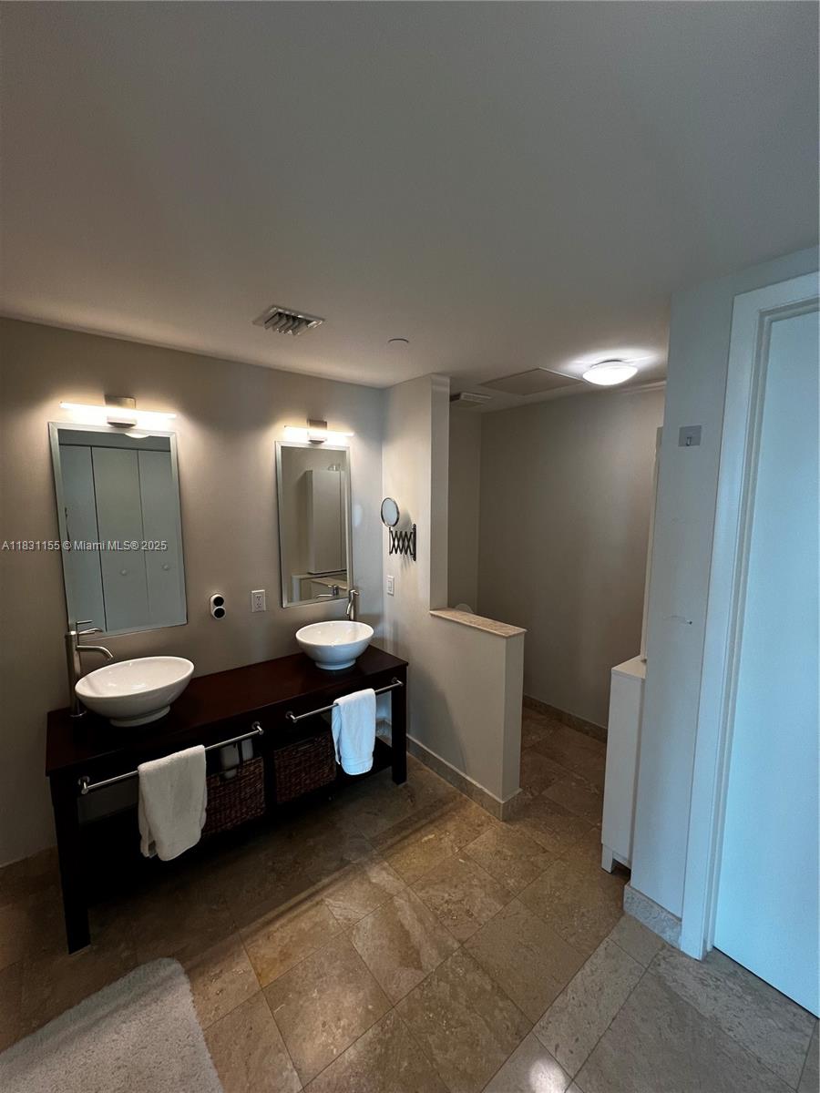 350 S Miami Ave Unit: 3302