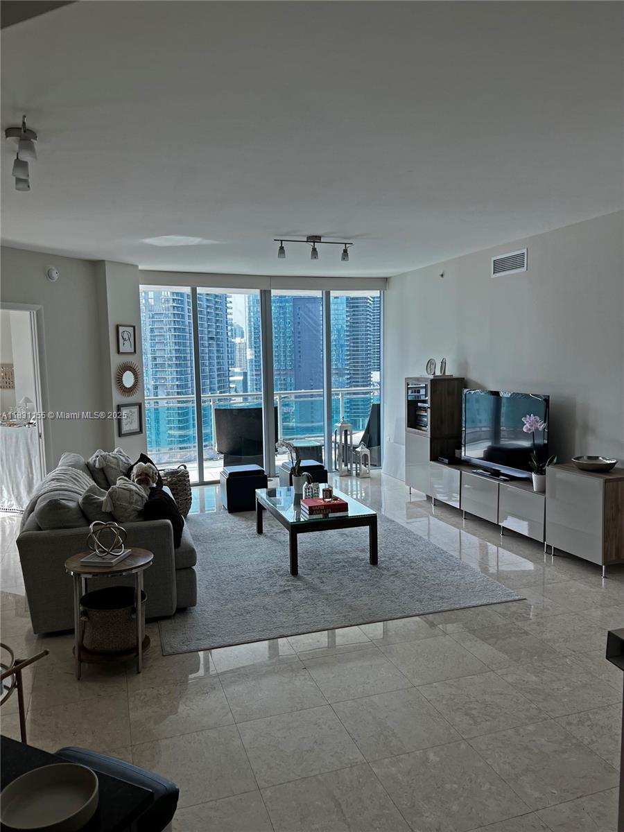 350 S Miami Ave Unit: 3302