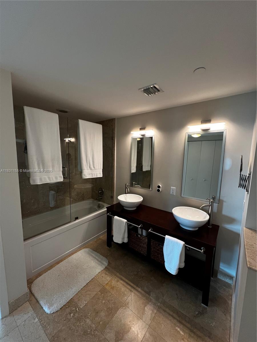 350 S Miami Ave Unit: 3302
