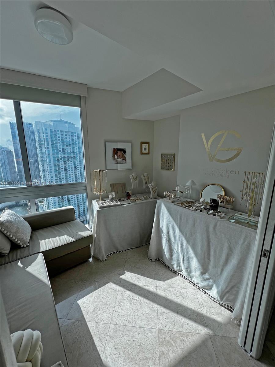 350 S Miami Ave Unit: 3302
