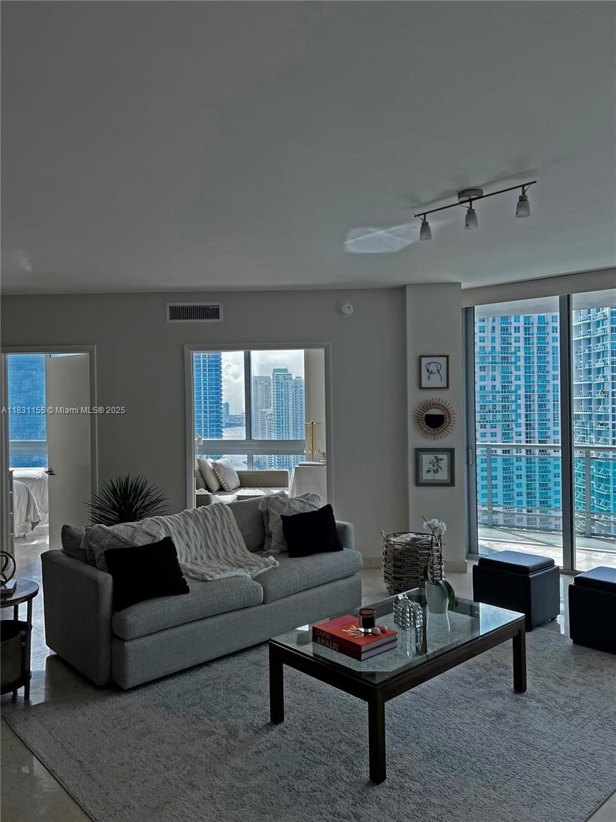 350 S Miami Ave Unit: 3302