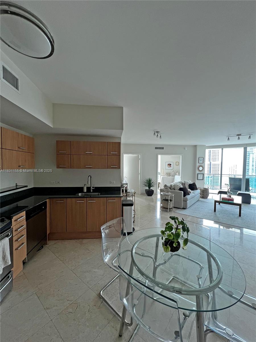 350 S Miami Ave Unit: 3302