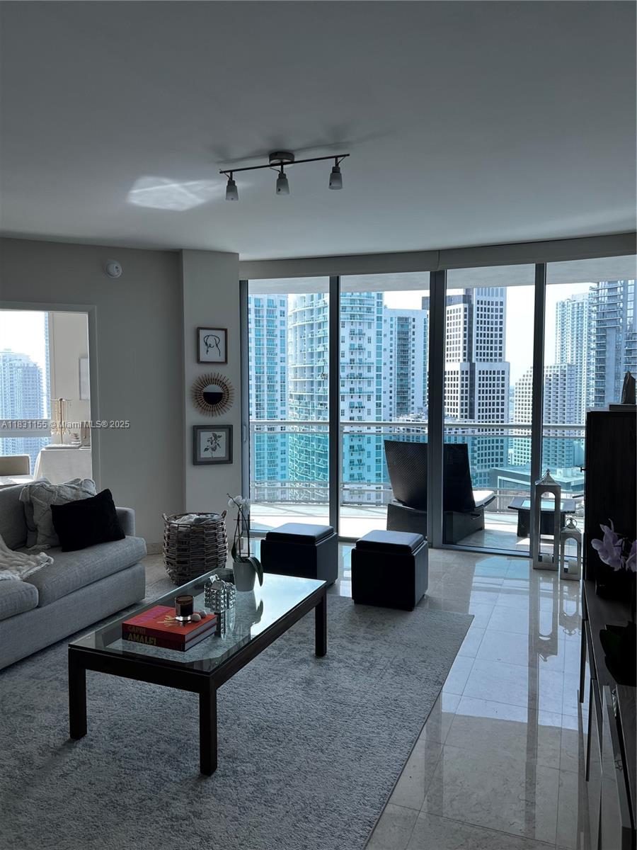 350 S Miami Ave Unit: 3302