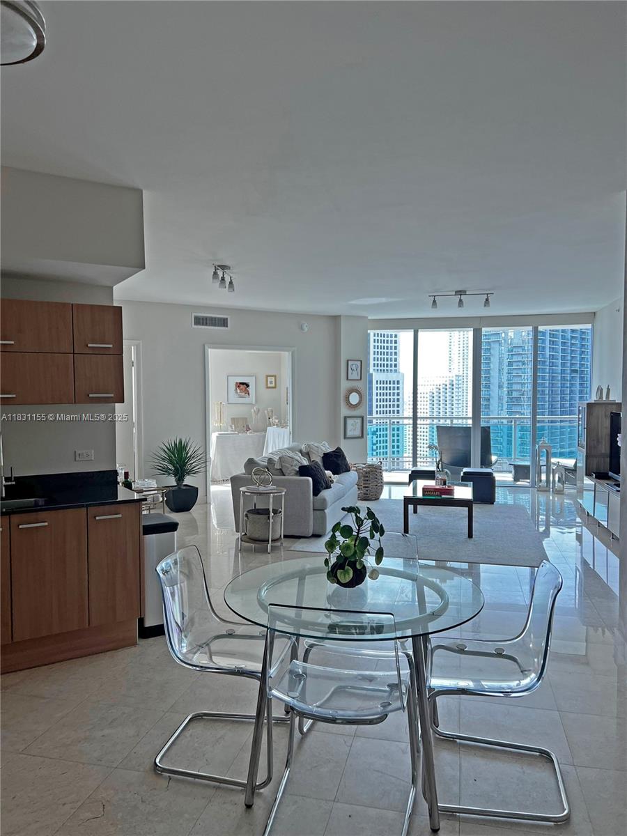 350 S Miami Ave Unit: 3302