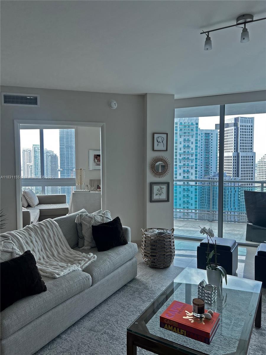 350 S Miami Ave Unit: 3302