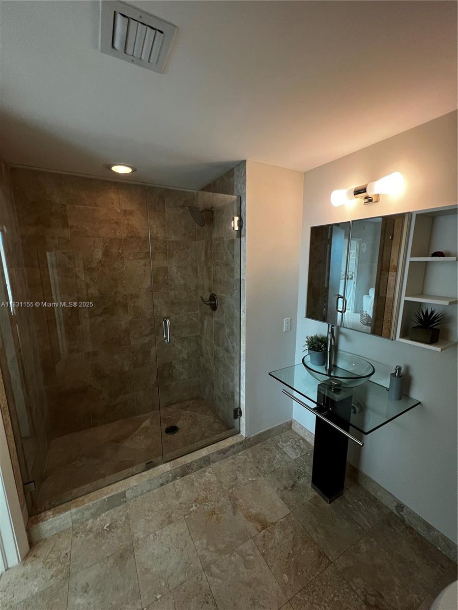 350 S Miami Ave Unit: 3302