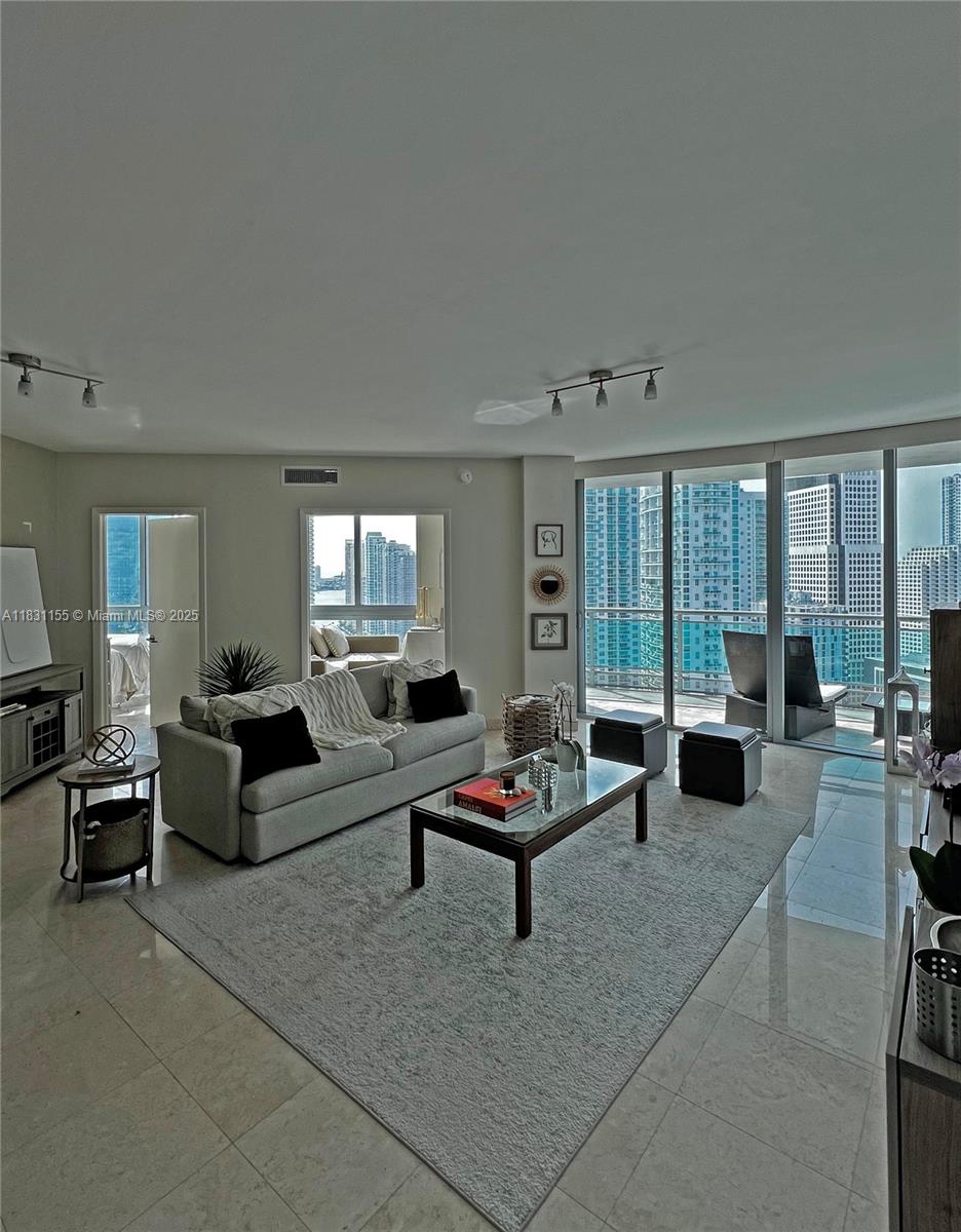 350 S Miami Ave Unit: 3302