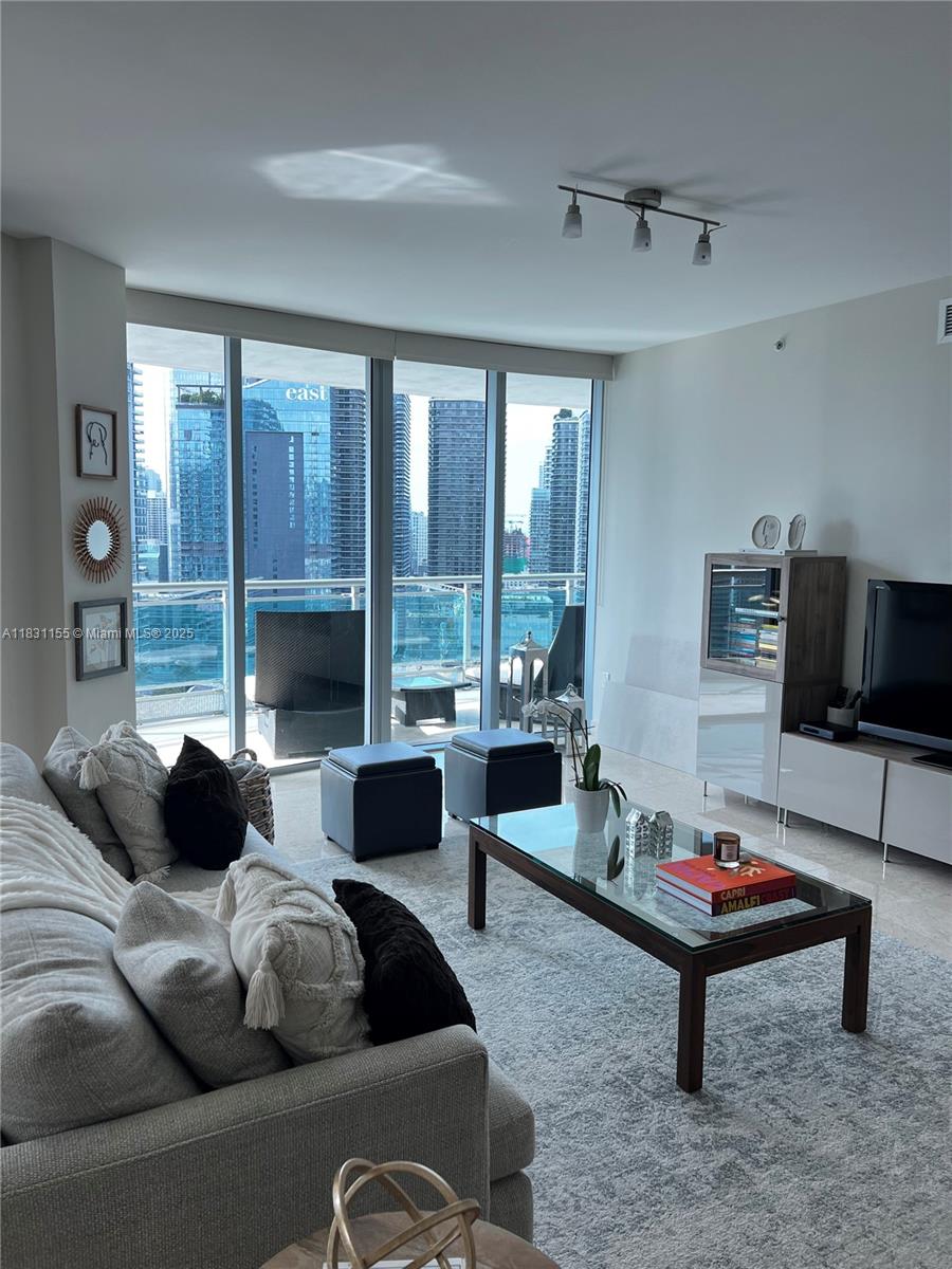 350 S Miami Ave Unit: 3302