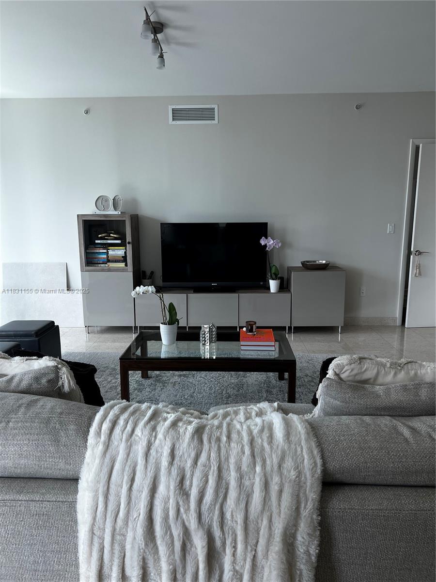 350 S Miami Ave Unit: 3302