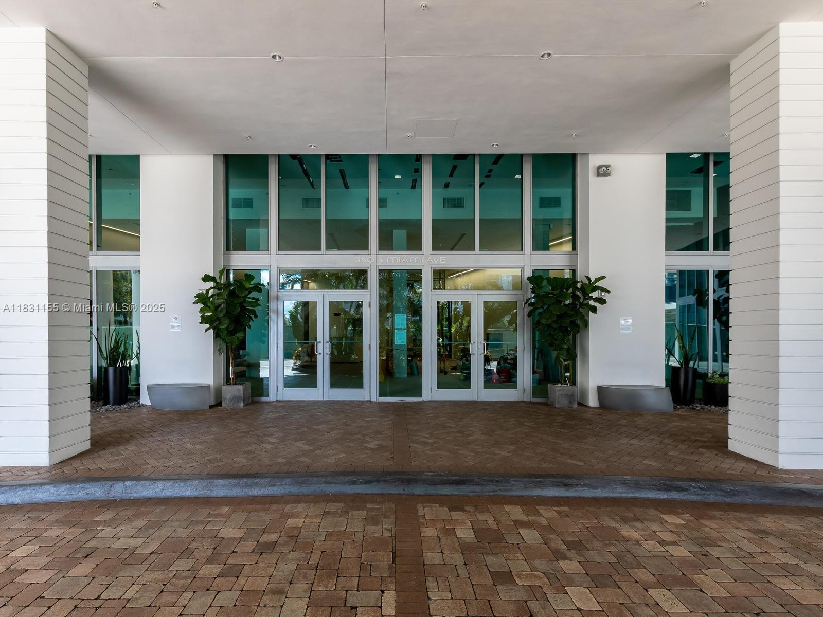 350 S Miami Ave Unit: 3302