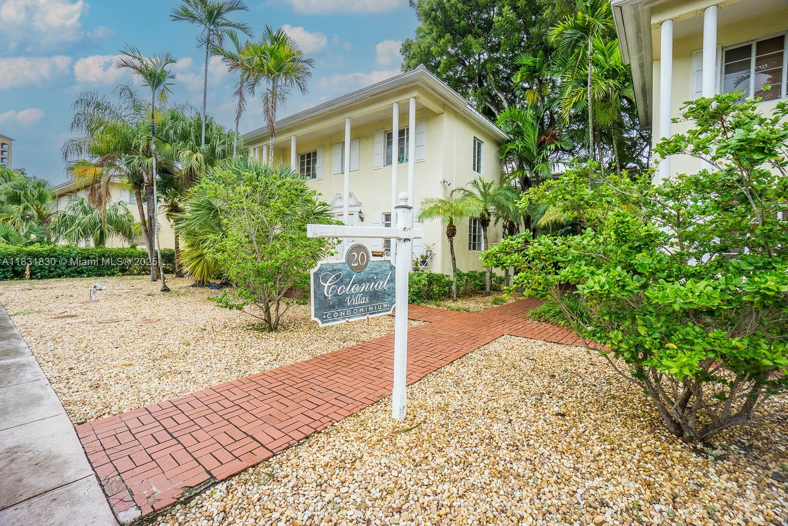 20 Alhambra Cir # 10