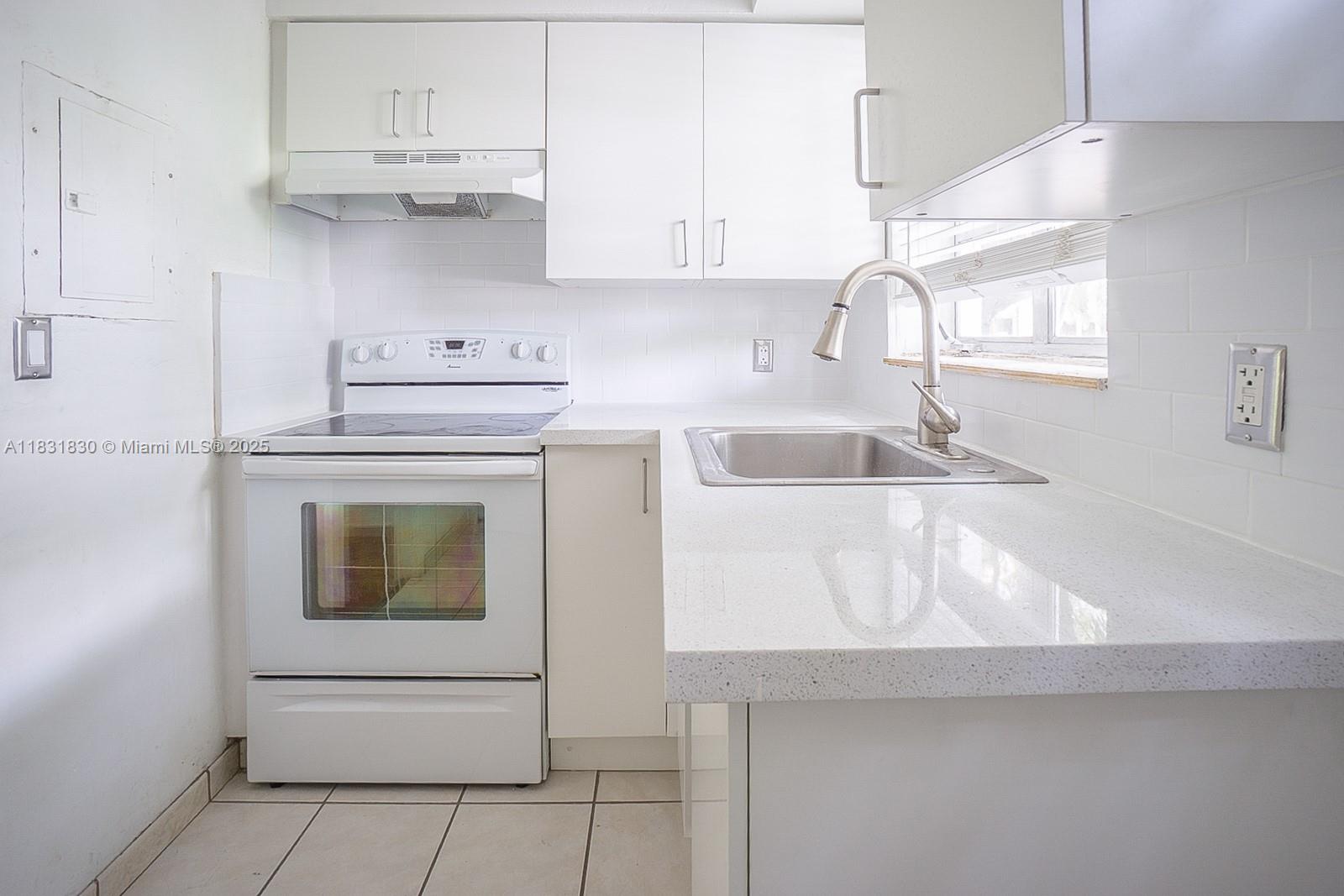 20 Alhambra Cir # 10