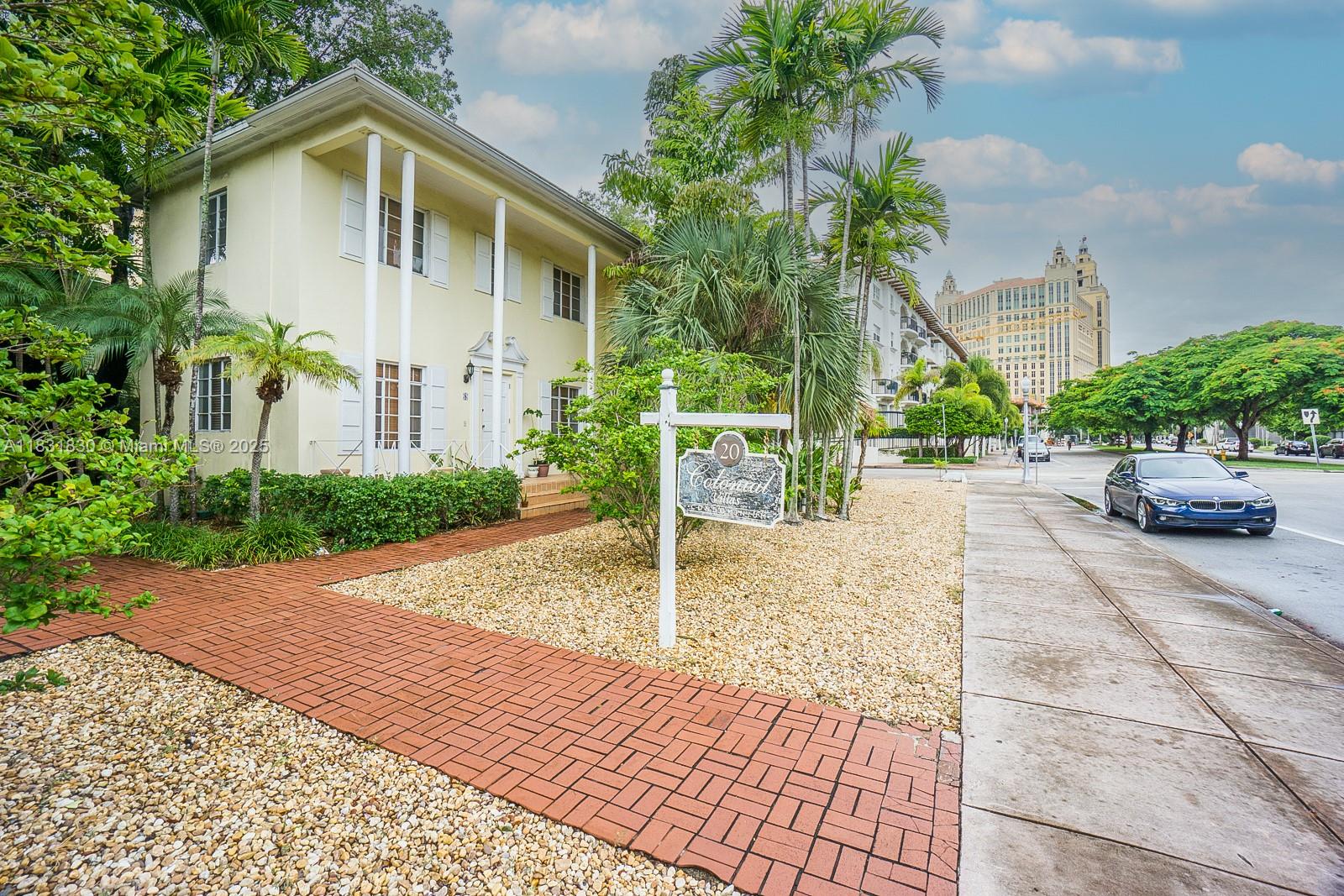 20 Alhambra Cir # 10