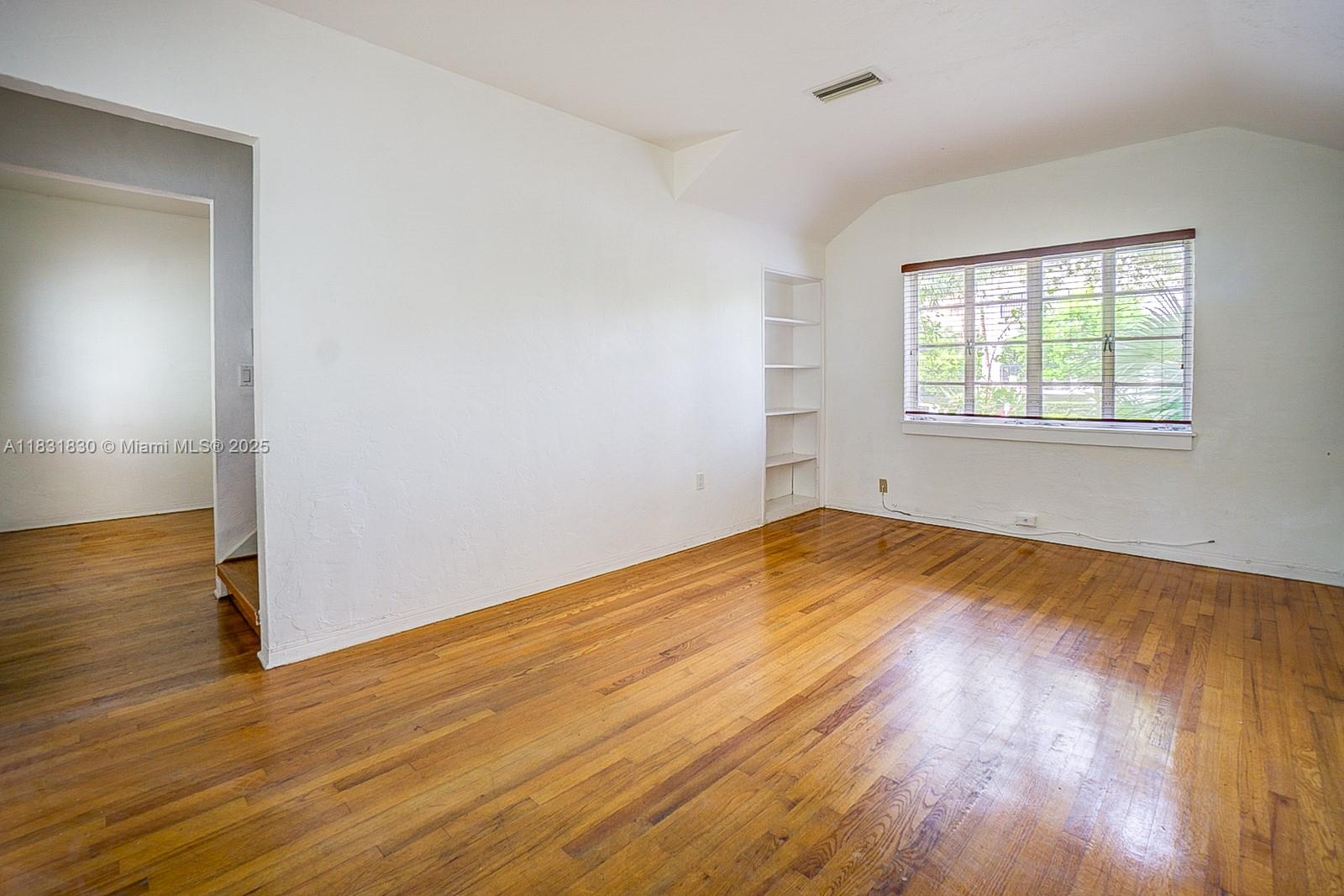 20 Alhambra Cir # 10