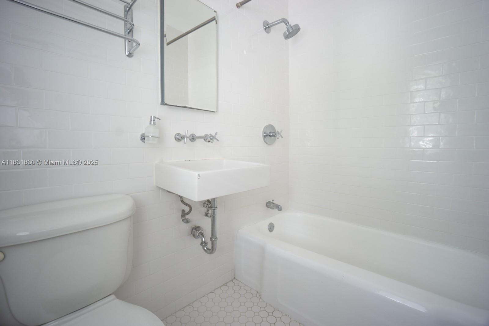 20 Alhambra Cir # 10