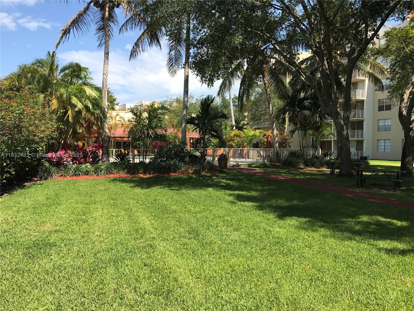 13120 SW 92 Ave # 319 Unit: B-319