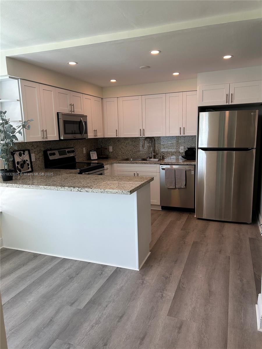 609 Ocean Dr # 3G