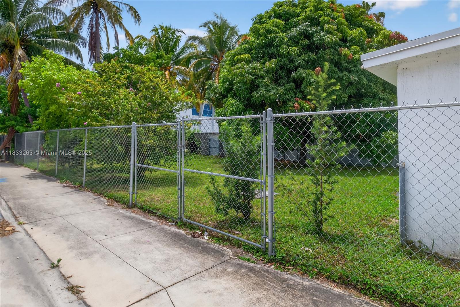 8224 NW 1st Pl