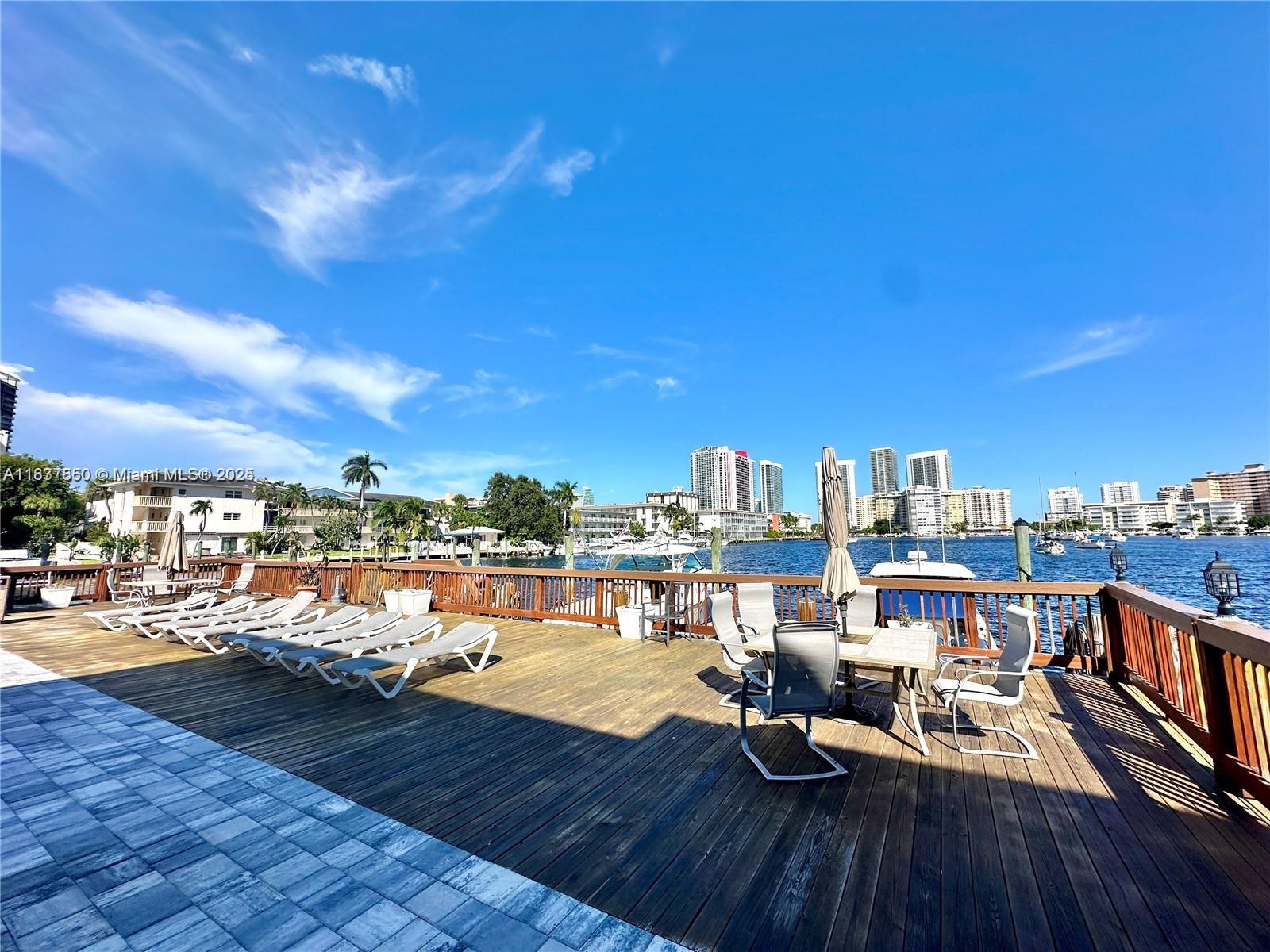 462 Golden Isles Dr # 311