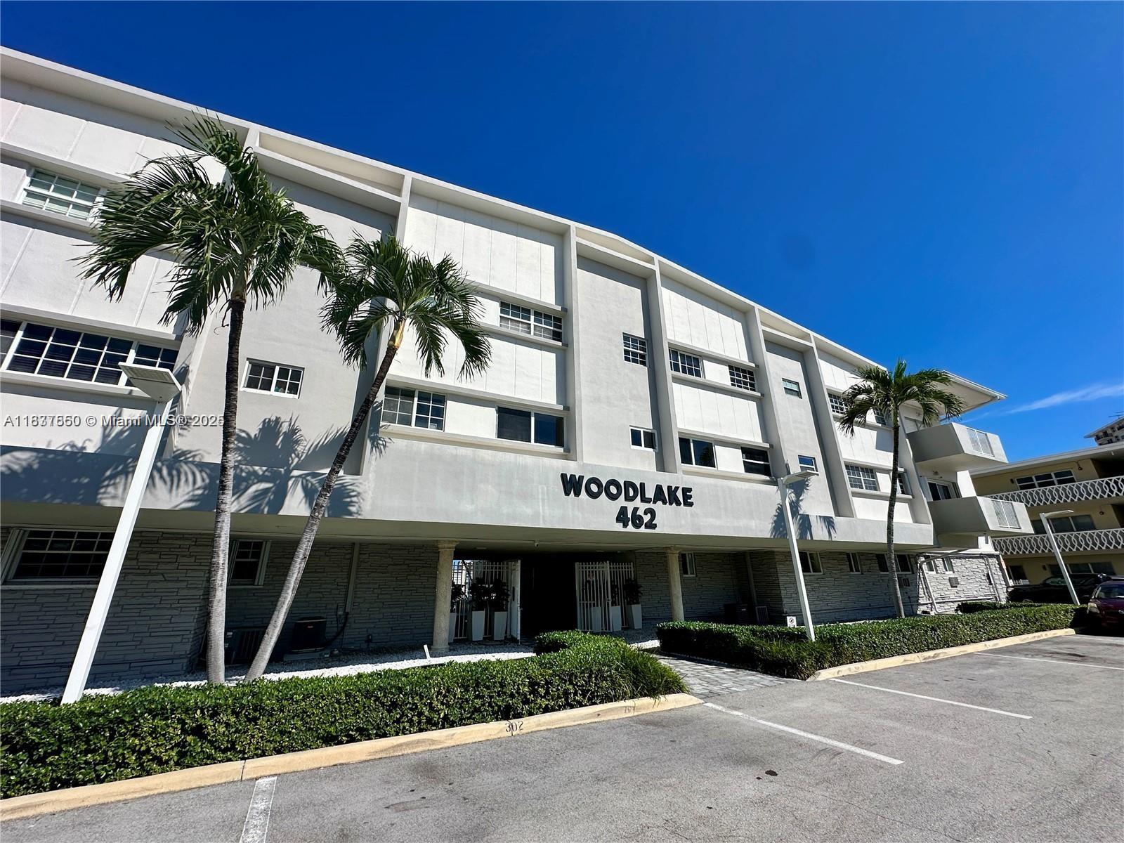 462 Golden Isles Dr # 311