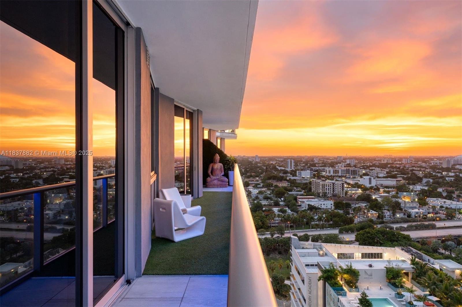 1010 SW 2nd Ave Unit: LPH04