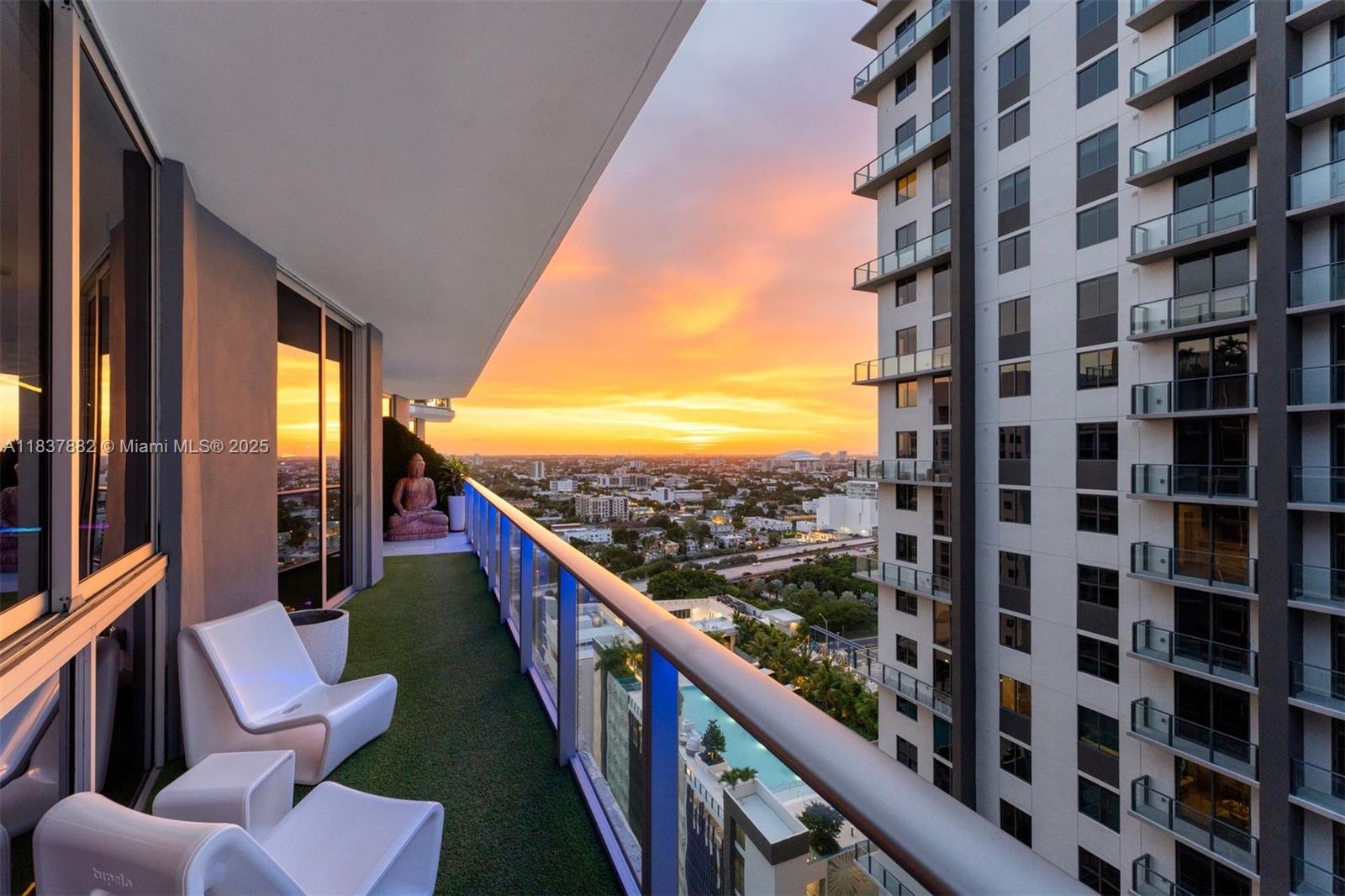 1010 SW 2nd Ave Unit: LPH04