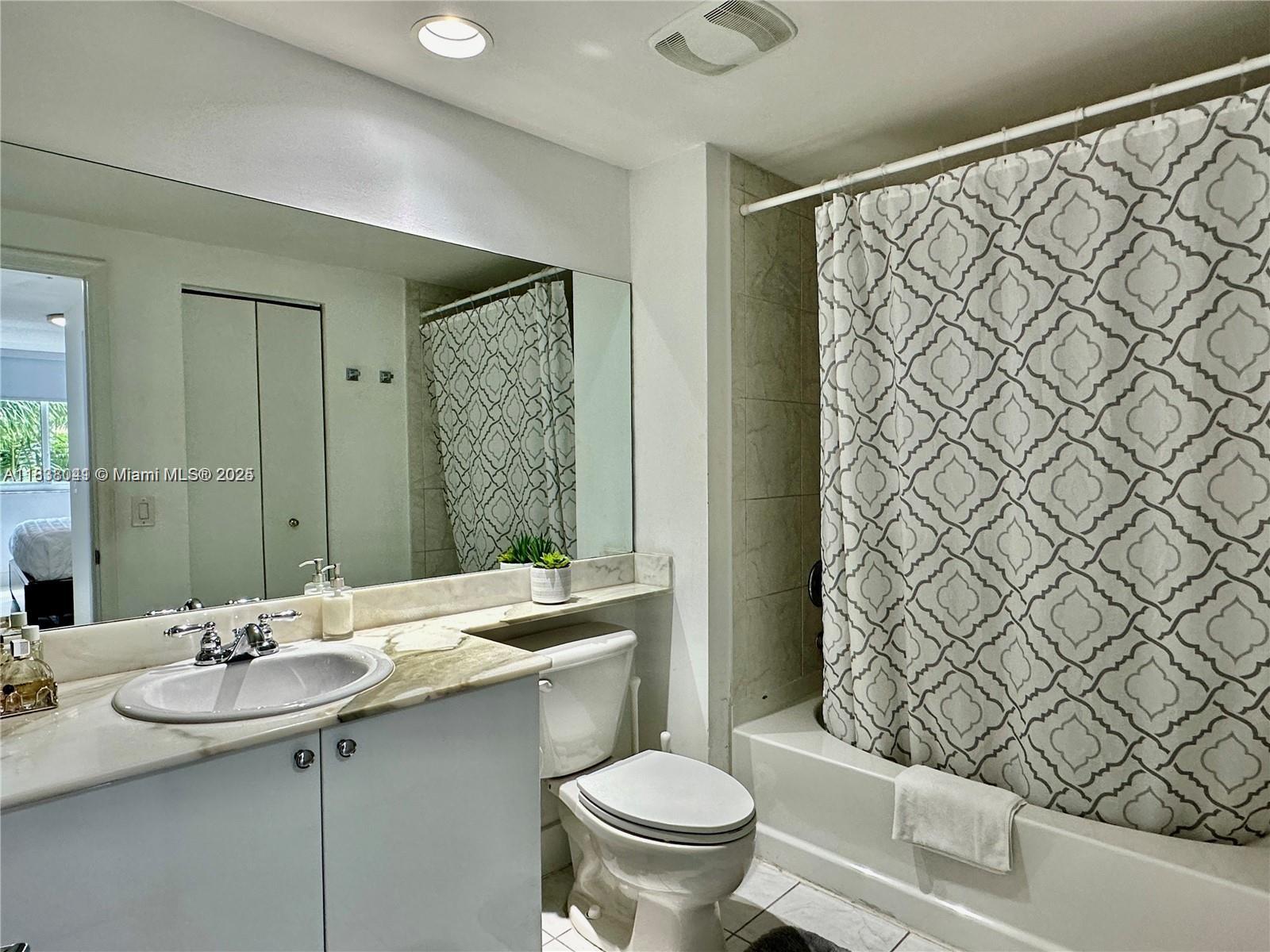 2775 NE 187th St # 322