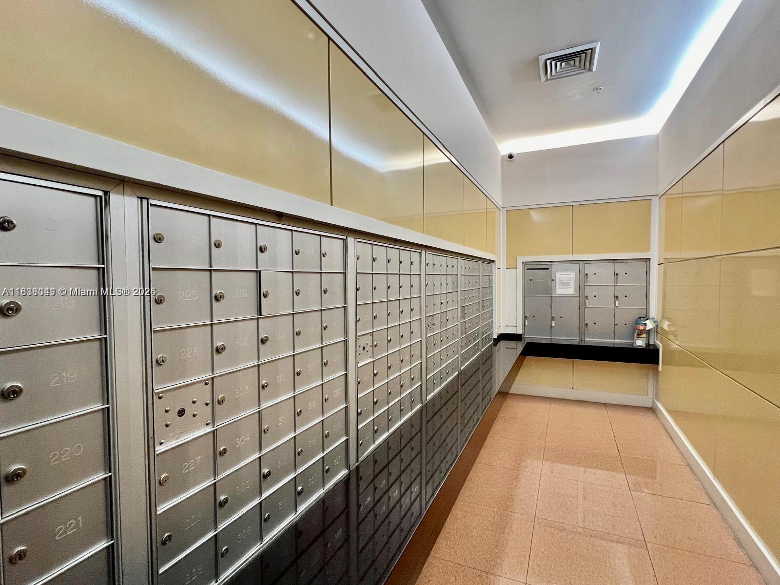 2775 NE 187th St # 322