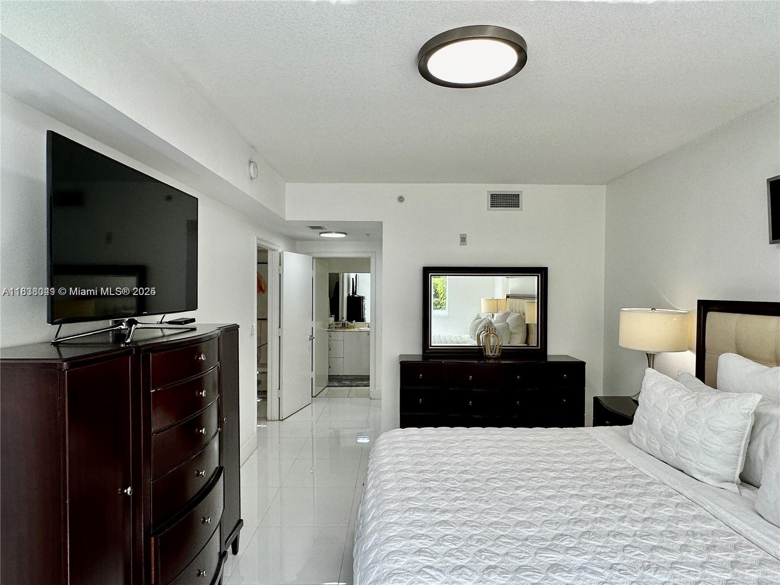 2775 NE 187th St # 322