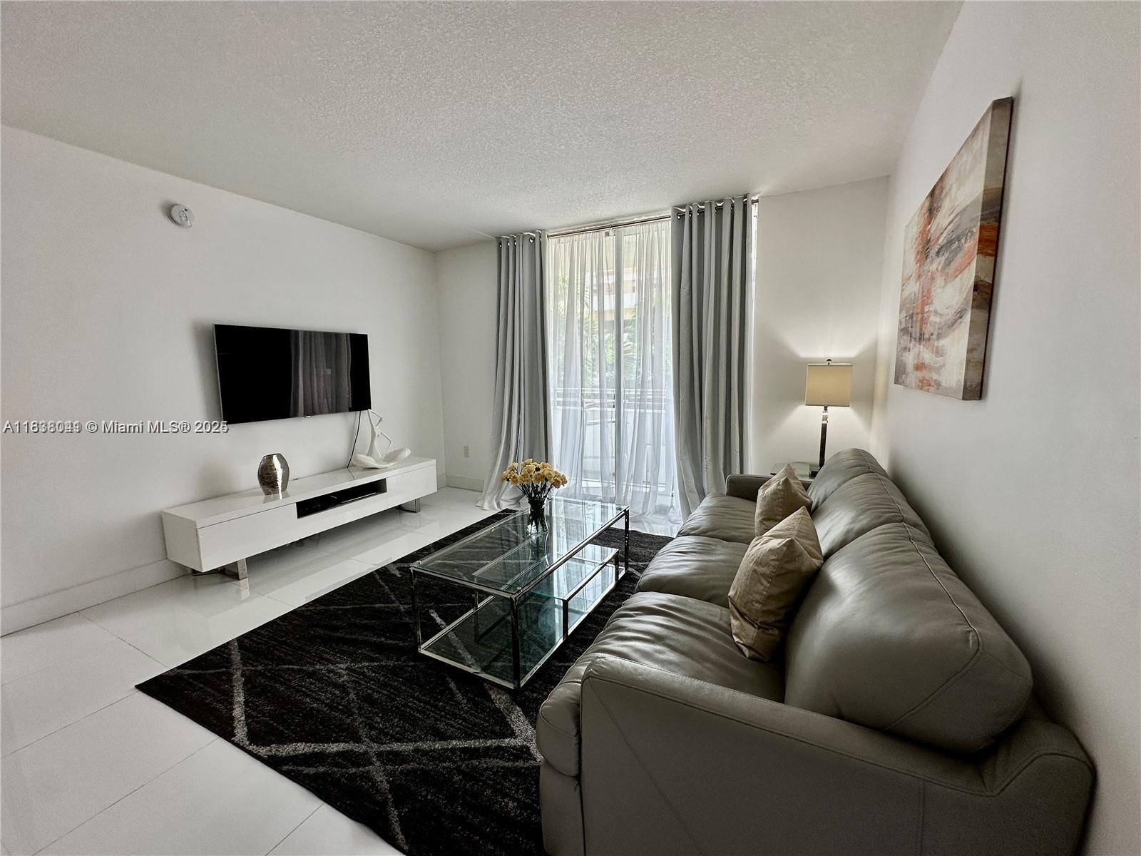 2775 NE 187th St # 322