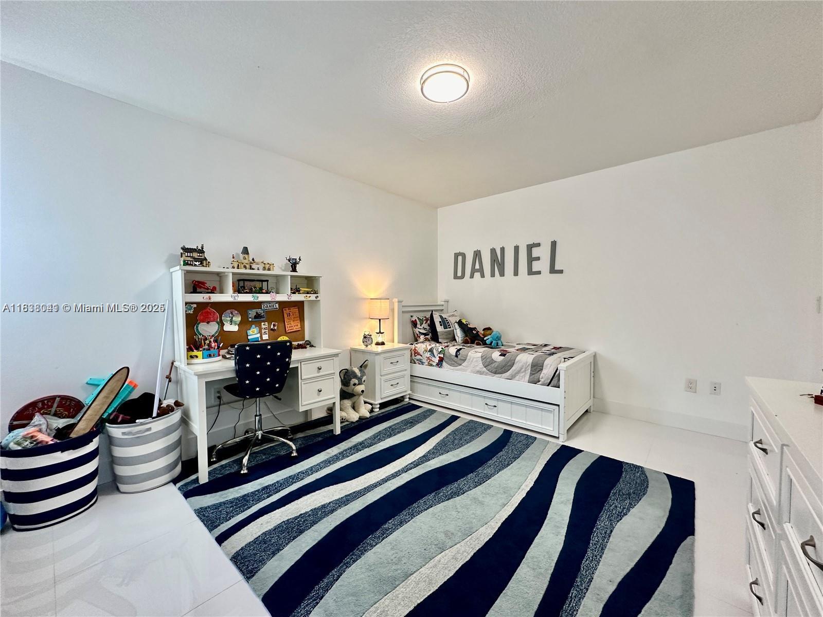 2775 NE 187th St # 322