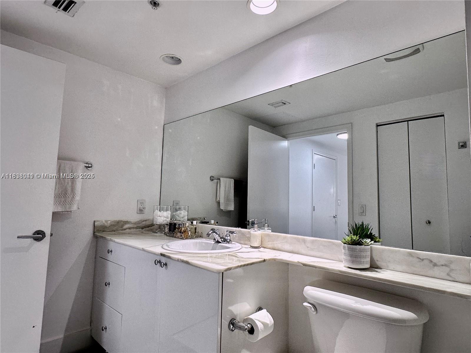 2775 NE 187th St # 322