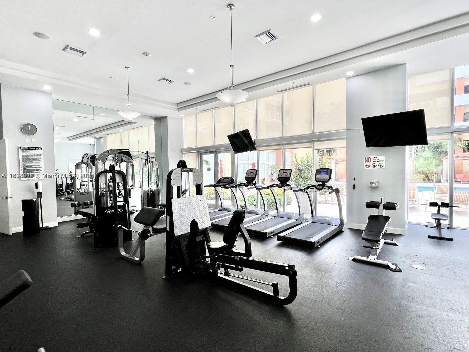 2775 NE 187th St # 322