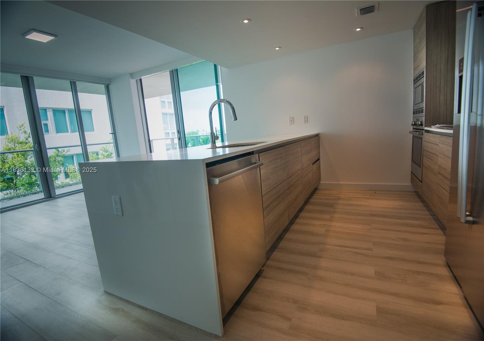 6620 Indian Creek Dr # 201