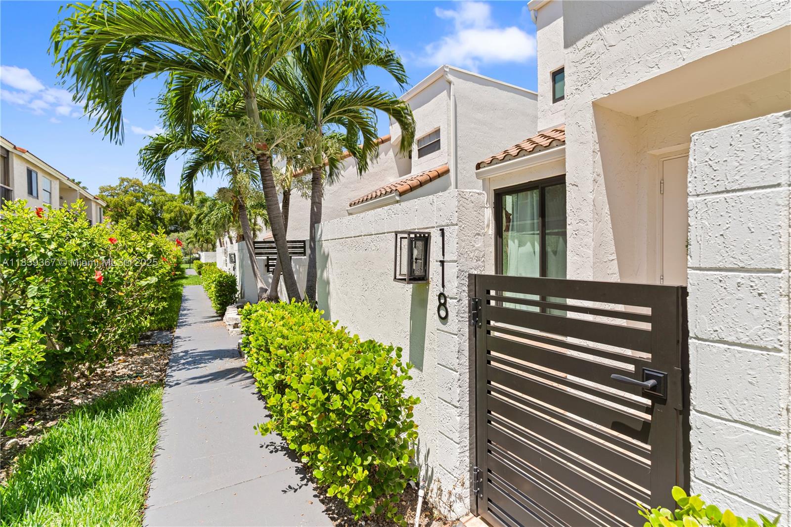 21200 Harbor Way # 11 Unit: 118-11