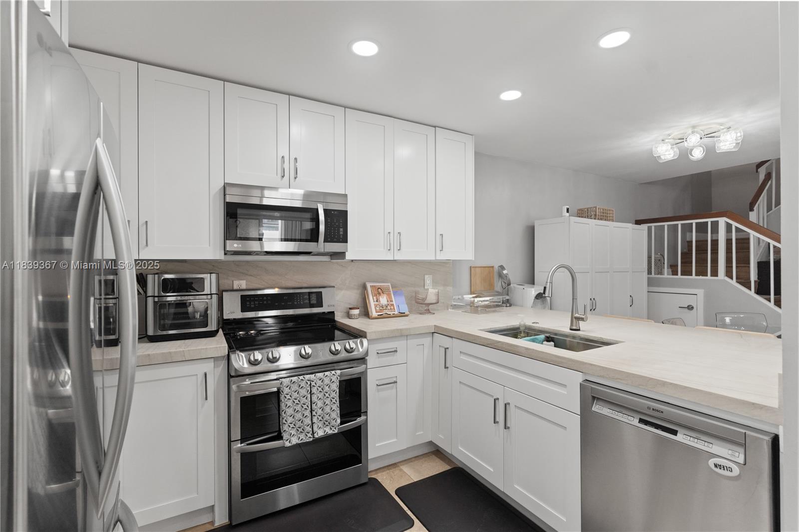 21200 Harbor Way # 11 Unit: 118-11