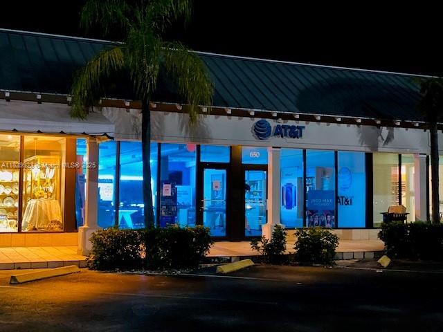 650 Crandon Blvd # 16