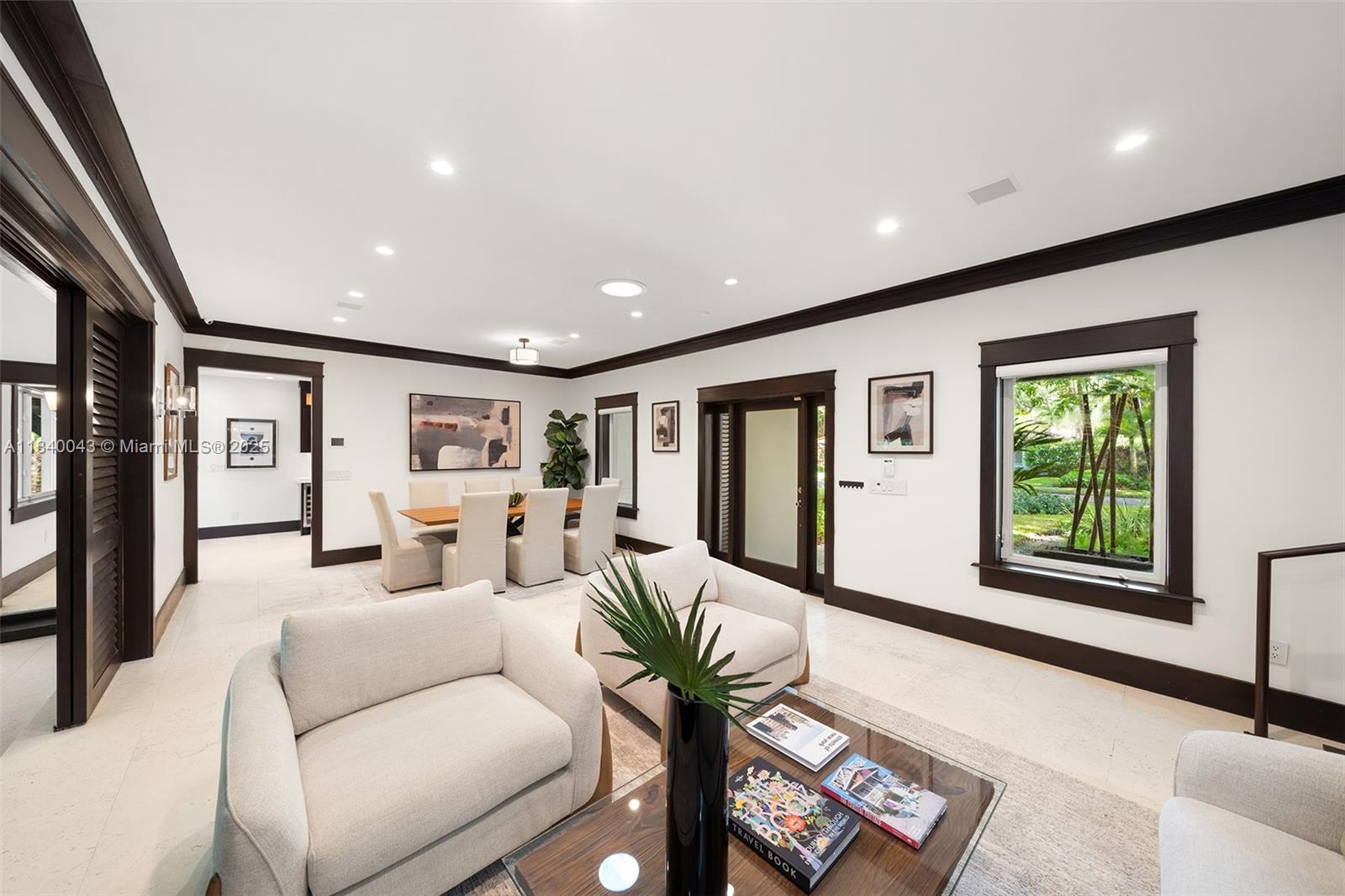 160 W Sunrise Ave