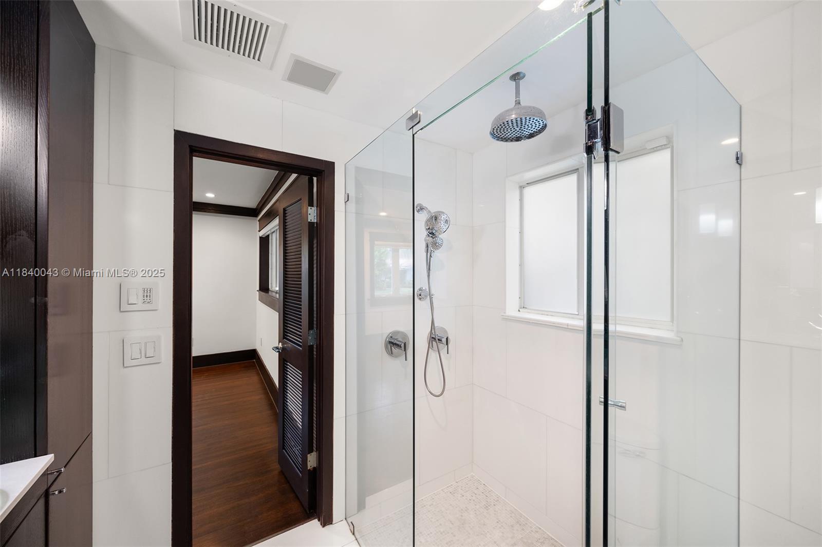 160 W Sunrise Ave