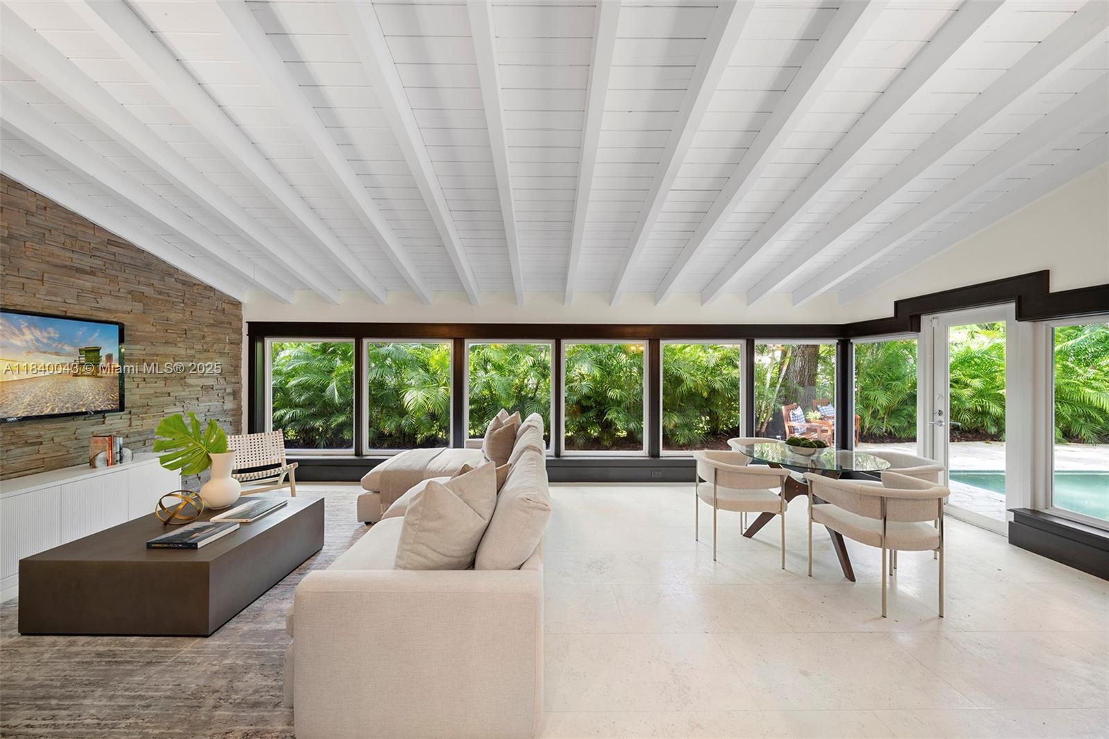 160 W Sunrise Ave